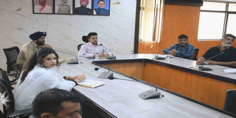 अल्मोड़ा में नशे के खिलाफ बनेगी विशेष छापामारी टीम, साप्ताहिक रिपोर्ट होगी अनिवार्य