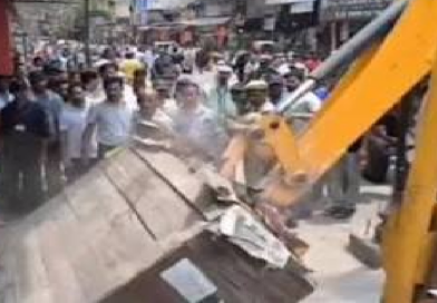 ललतारौ पुल से बाल्मीकि चौक तक चला अतिक्रमण हटाओ अभियान