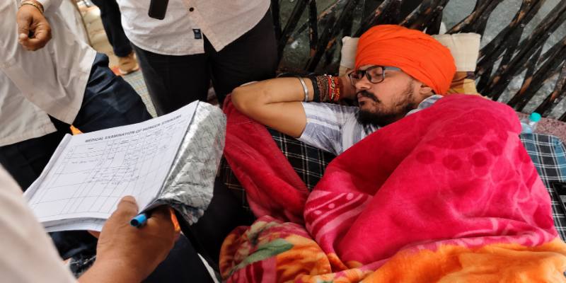 गुरुकुल कांगड़ी विश्वविद्यालय में पांचवें दिन भी आमरण अनशन जारी, आशु मलिक की हालत बिगड़ी